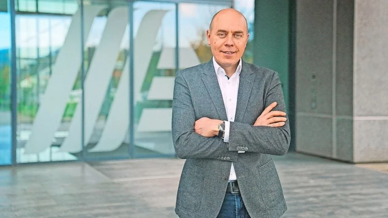 Le CEO d'Aldi Suisse, Jérôme Meyer, explique dans une interview avec le Bauernzeitung les raisons de la baisse des prix de la viande fraîche. (Image : Bauernzeitung, zVg)